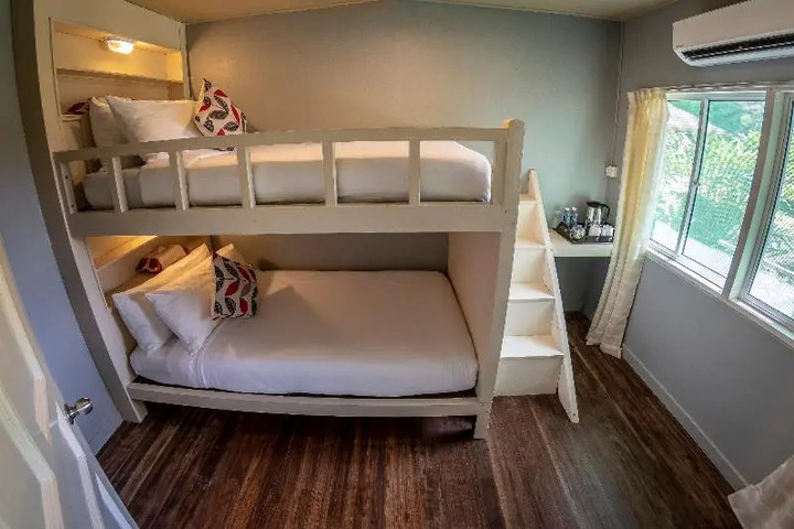 Room 4 of 13
