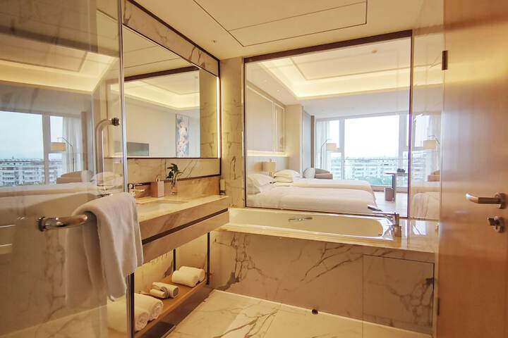 Room 5 of 28