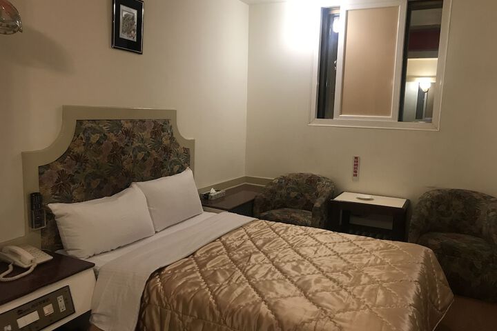 Room 6 of 27