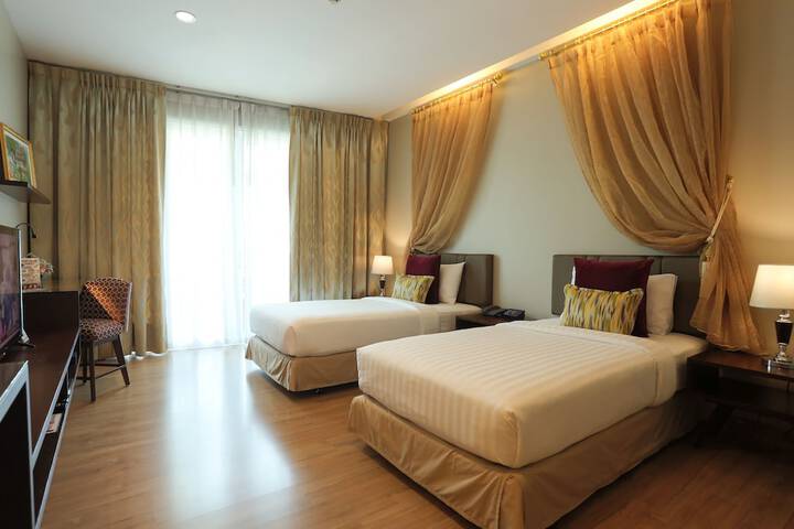 Room 32 of 108