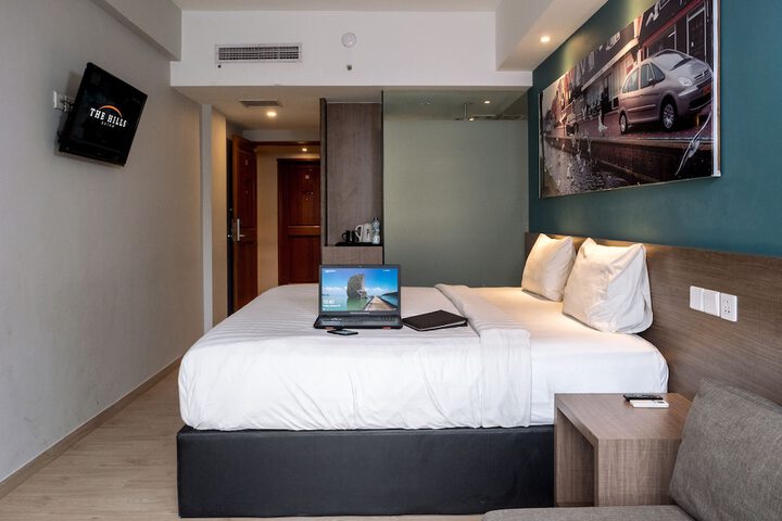 Room 5 of 103