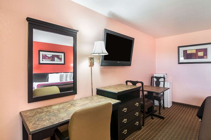Room 16 of 30