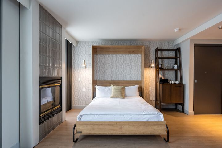 Room 16 of 40