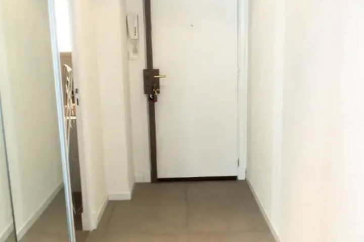 Room 6 of 10