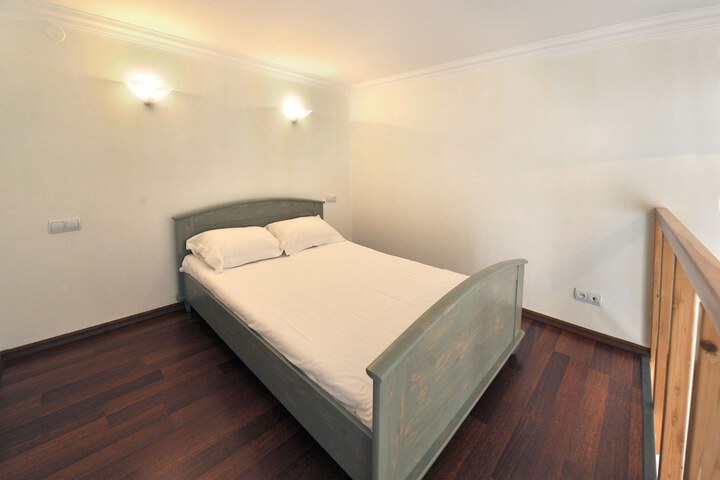 Room 11 of 60