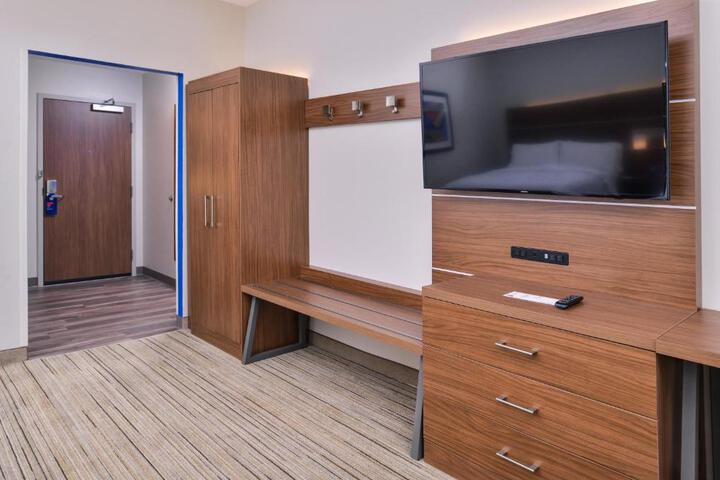 2 Queen Beds (10 of 10)
