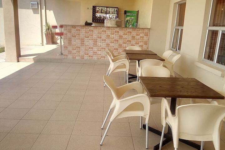 Dining 62 of 82