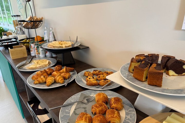 Breakfast/Coffee Service 58 of 68