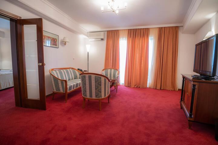 Room 37 of 96
