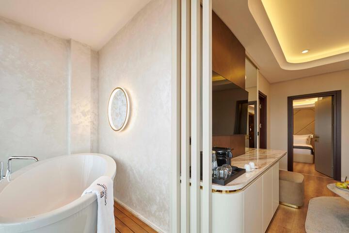 Room 1 of 113
