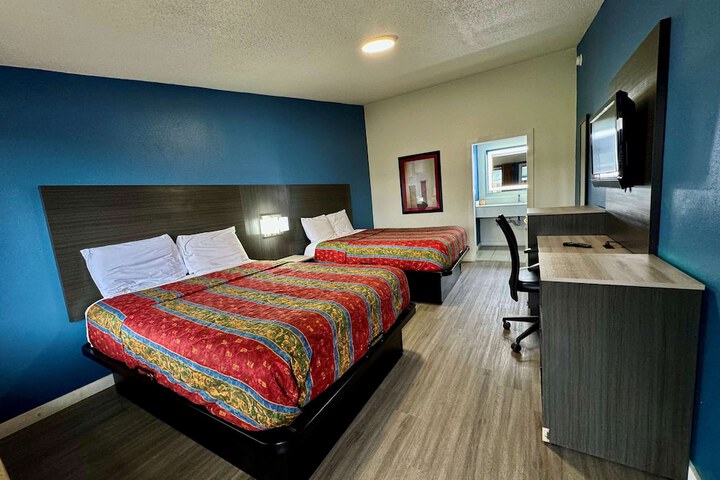 Standard Room, King or Two Doubles (1 of 7)