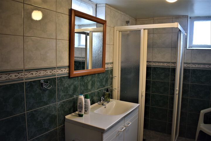 Room 2 of 84