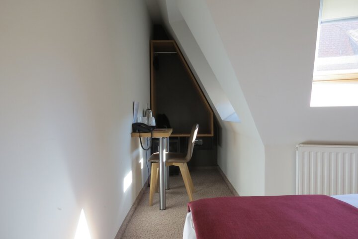 Room 38 of 82