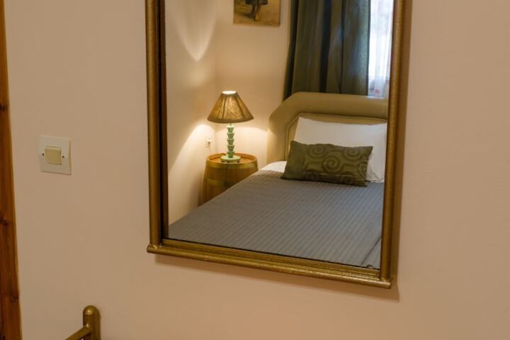 Room 11 of 38