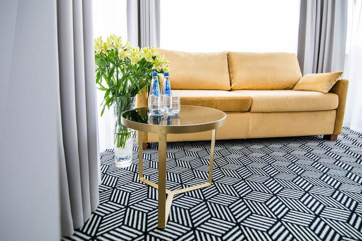Room 33 of 82