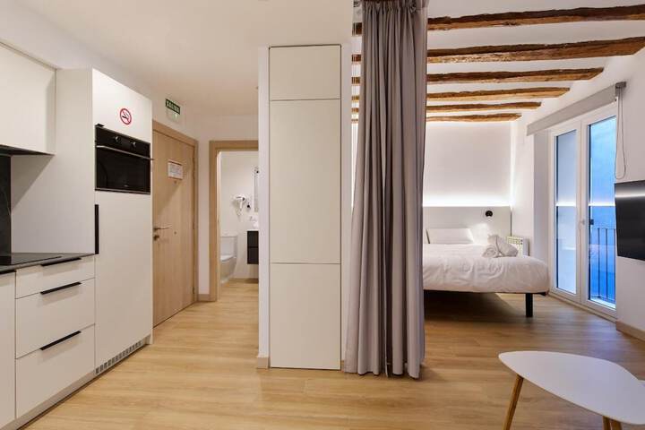 Room 4 of 7