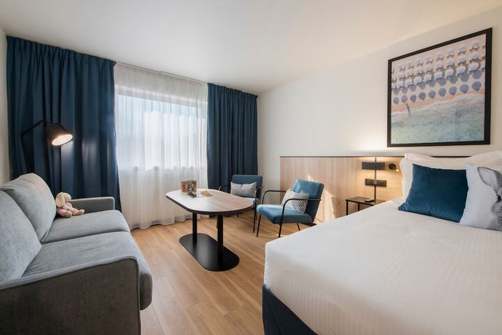 Room 4 of 43