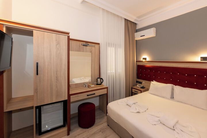 Room 26 of 76