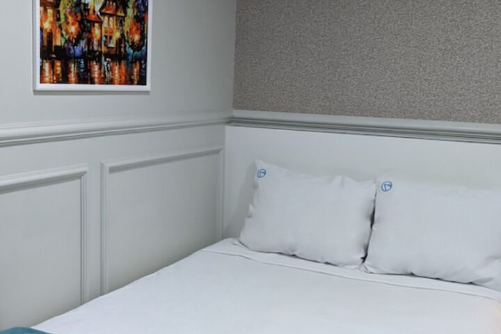Room 8 of 13