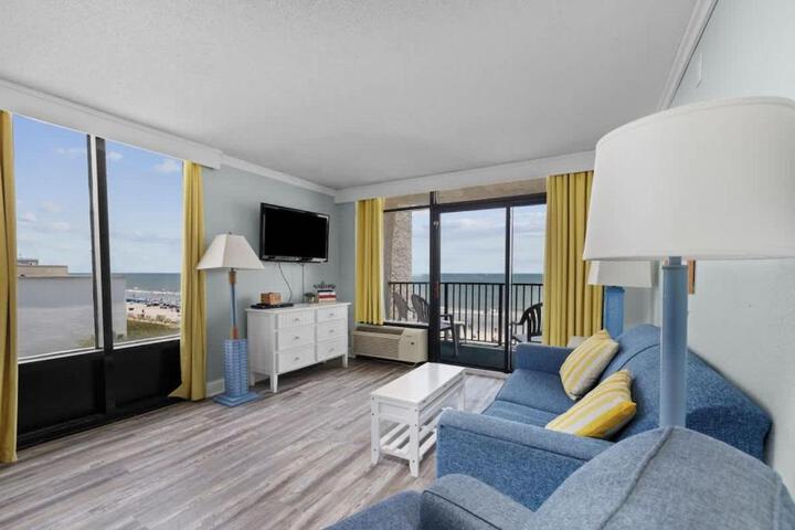 OCEANFRONT FRESH RENO*KING Bed*Pool*Hot Tub*Approved Dogs*W54 in Myrtle Beach, SC