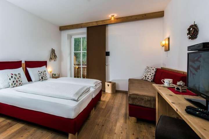 Room 10 of 43