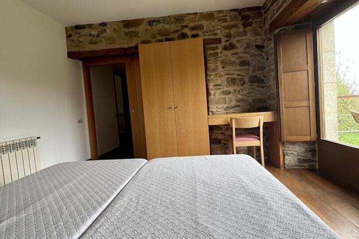Room 28 of 77