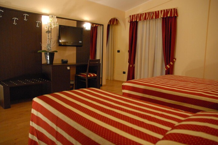 Room 19 of 68