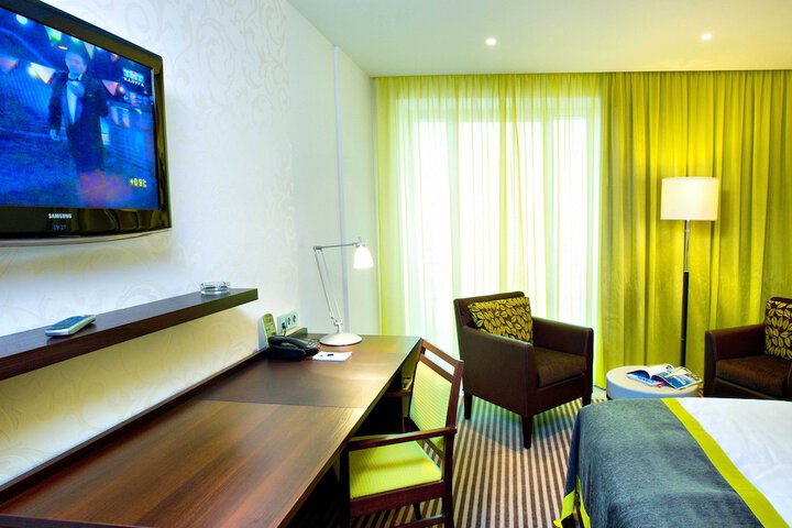 Room 12 of 72