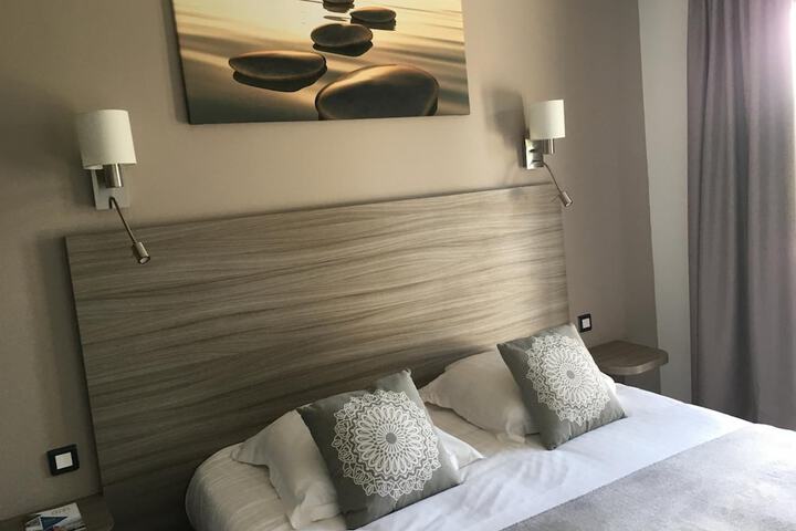 Room 12 of 66