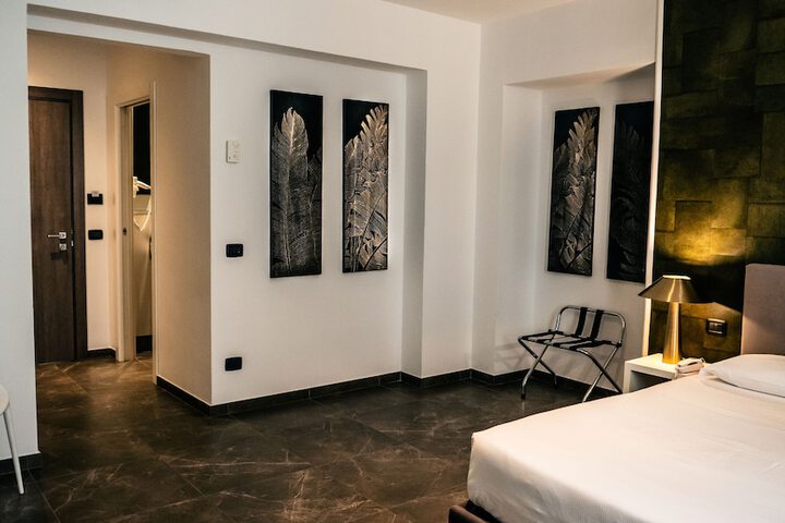 Room 12 of 42
