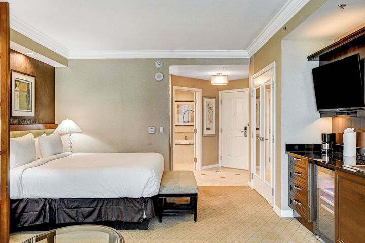 Room 10 of 65