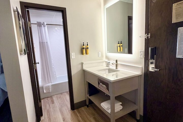 Room 73 of 100
