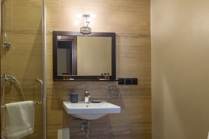 Room 15 of 25