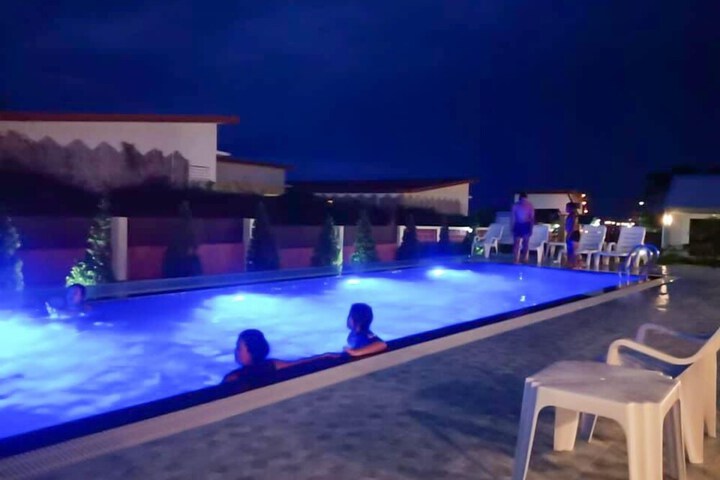 Pool 30 of 86