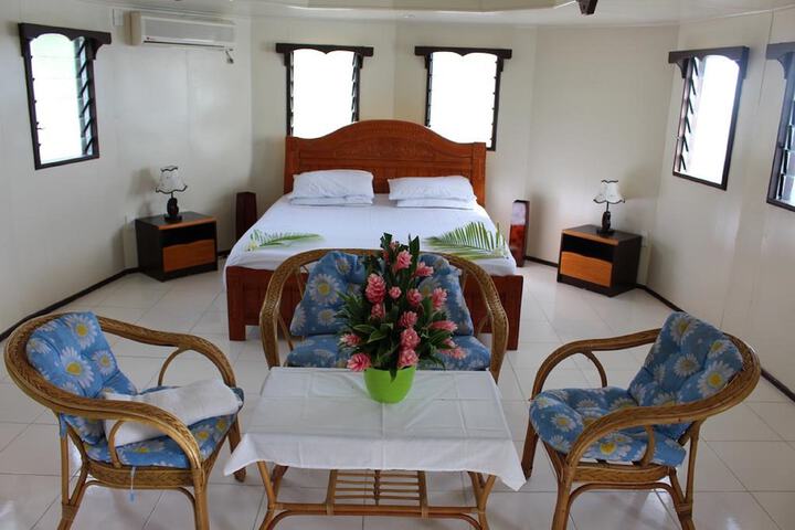 Room 2 of 5