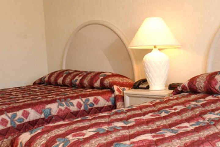 2 Queen Beds (6 of 12)