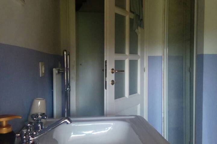 Room 13 of 36
