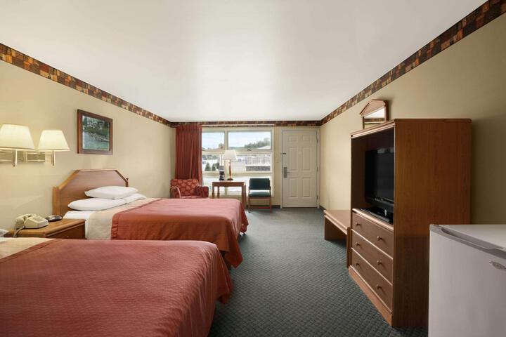 2 Queen Beds (18 of 21)