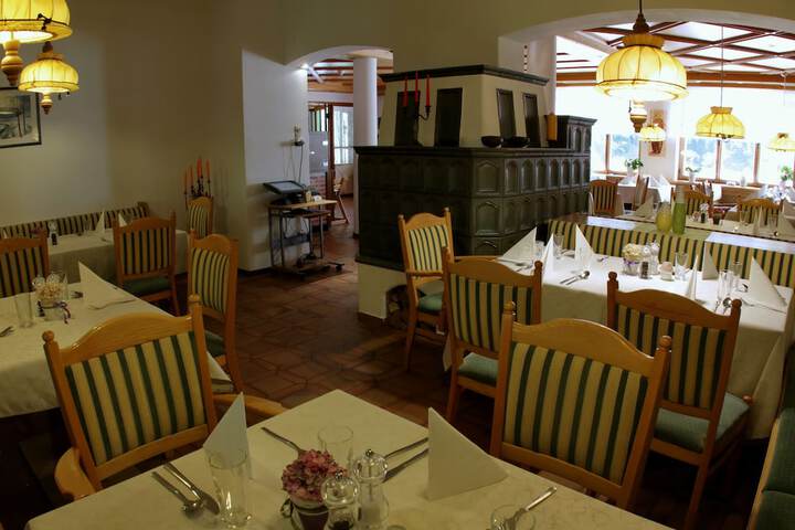 Dining 50 of 61