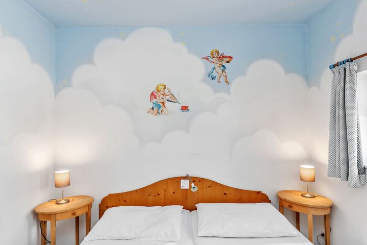 Room 5 of 50