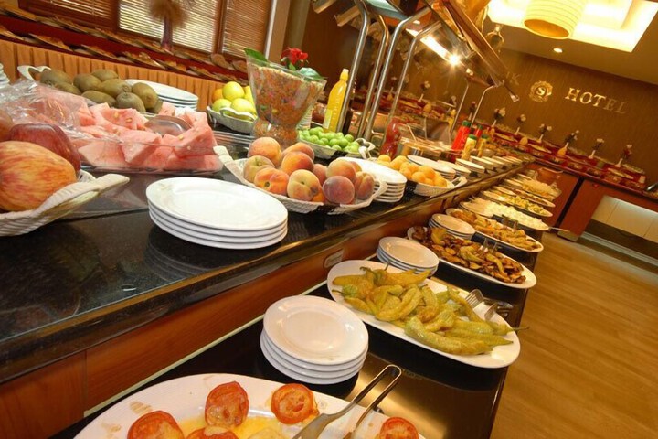 Dining 48 of 62