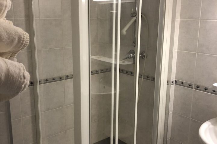 Room 15 of 28