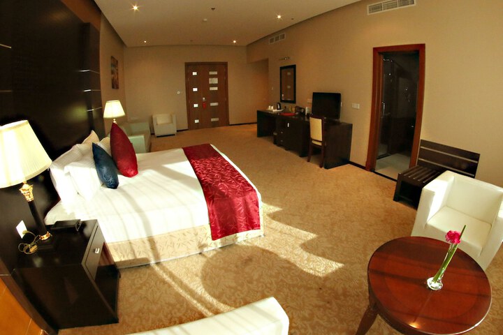 Room 4 of 76