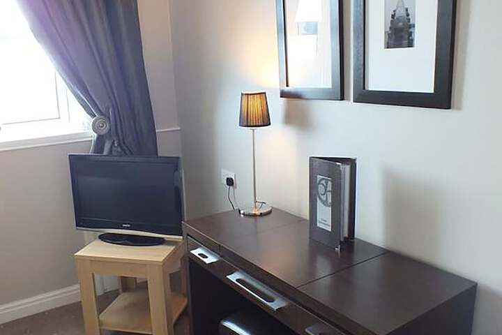 Room 19 of 38