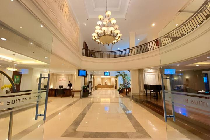 Hotel Entry