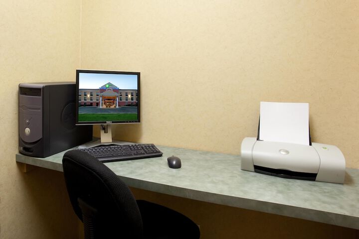 Business Center 44 of 52