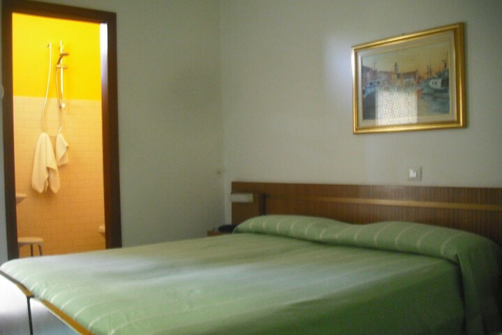 Room 2 of 46