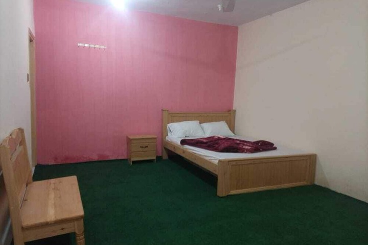 Room 4 of 28