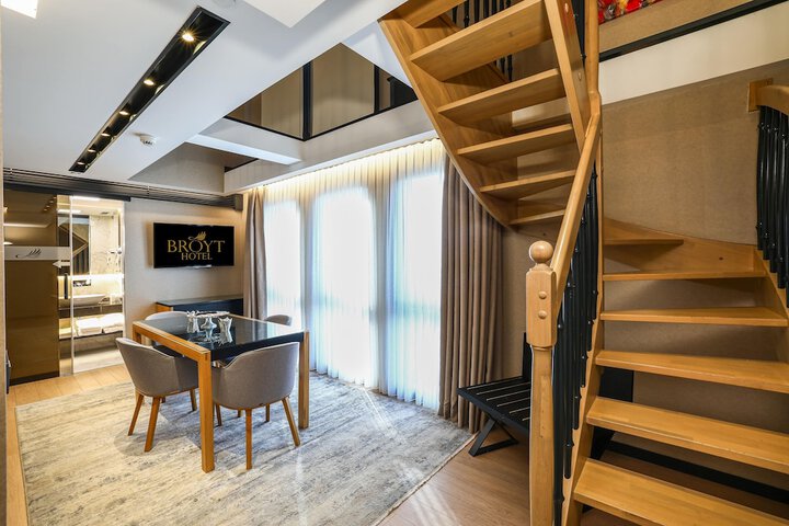 Room 50 of 80