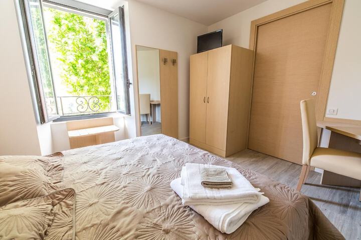 Room 5 of 23